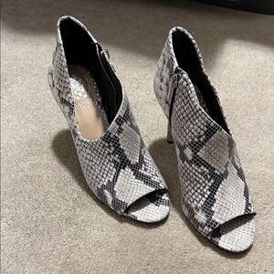 NWOB Vince Camuto Careeta Snake Print Peep Toe Booties - 6.5